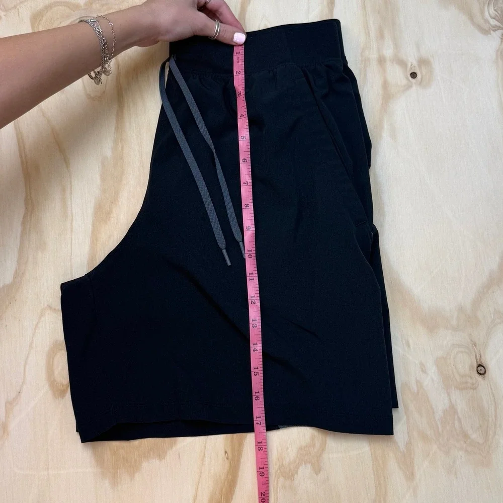 Under Armour HeatGear Speedpocket Running Shorts Mens Large Black Gray Fitted 7